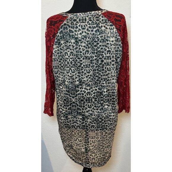 Southern Grace Animal Print LOVE Jersey Tee with Red Lace Sleeves Size XL - Picture 3 of 4